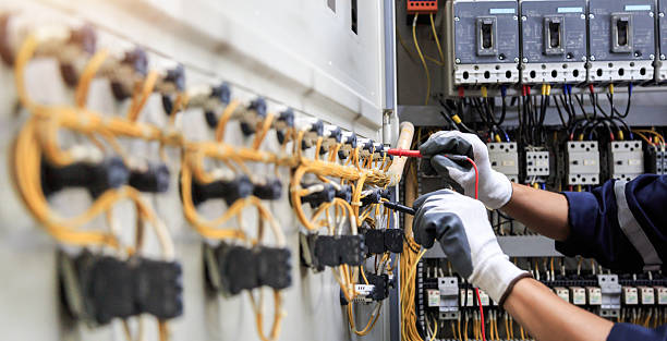 Professional Electrician technician working in Eugene, OR